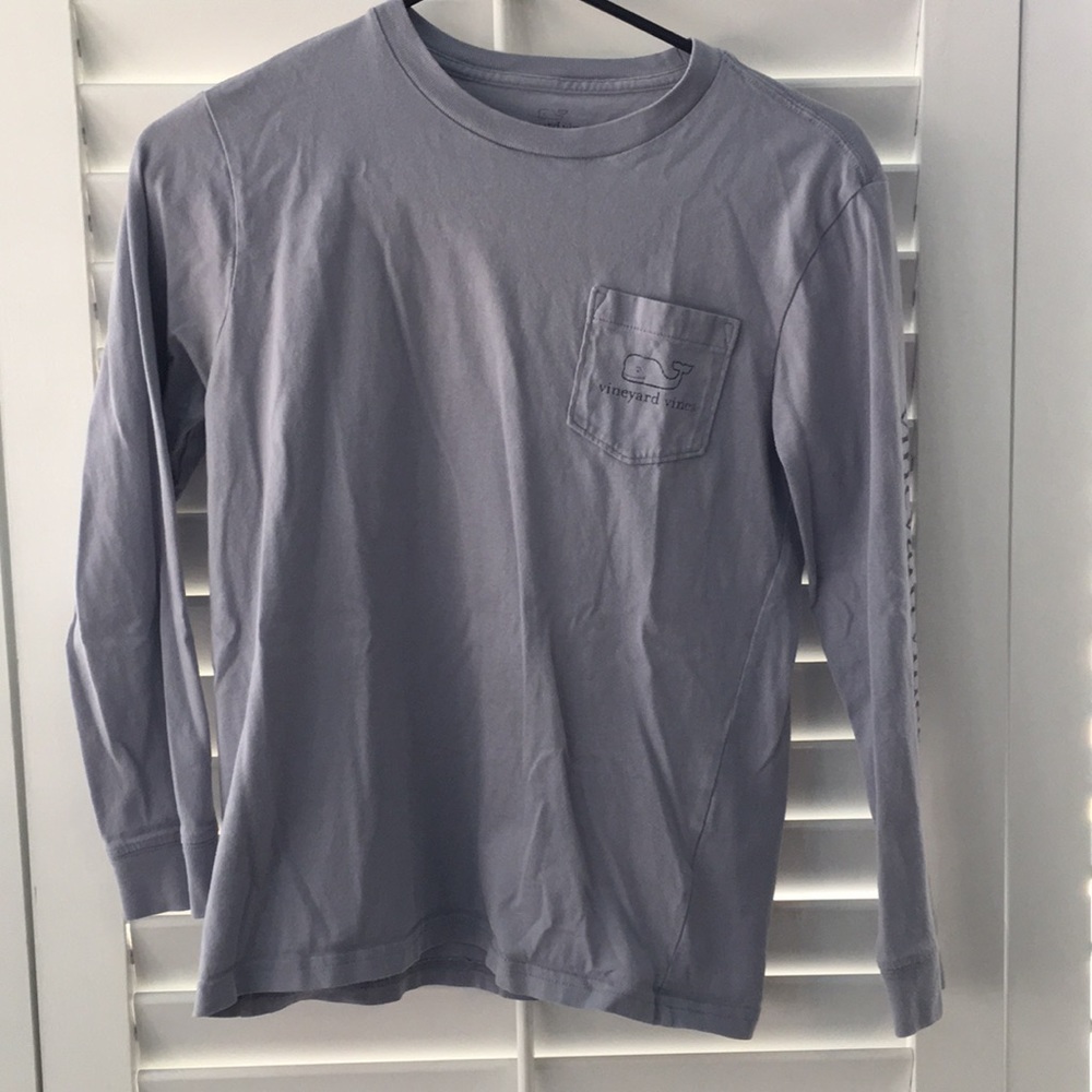vineyard vines grey long sleeve with blue details